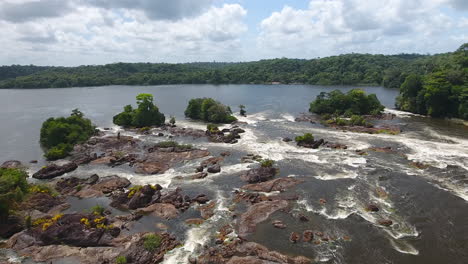 Luftaufnahme-Stromschnellen-(Saut-Maripa)-Fluss-Oiapoque-Brasilien-Guayana